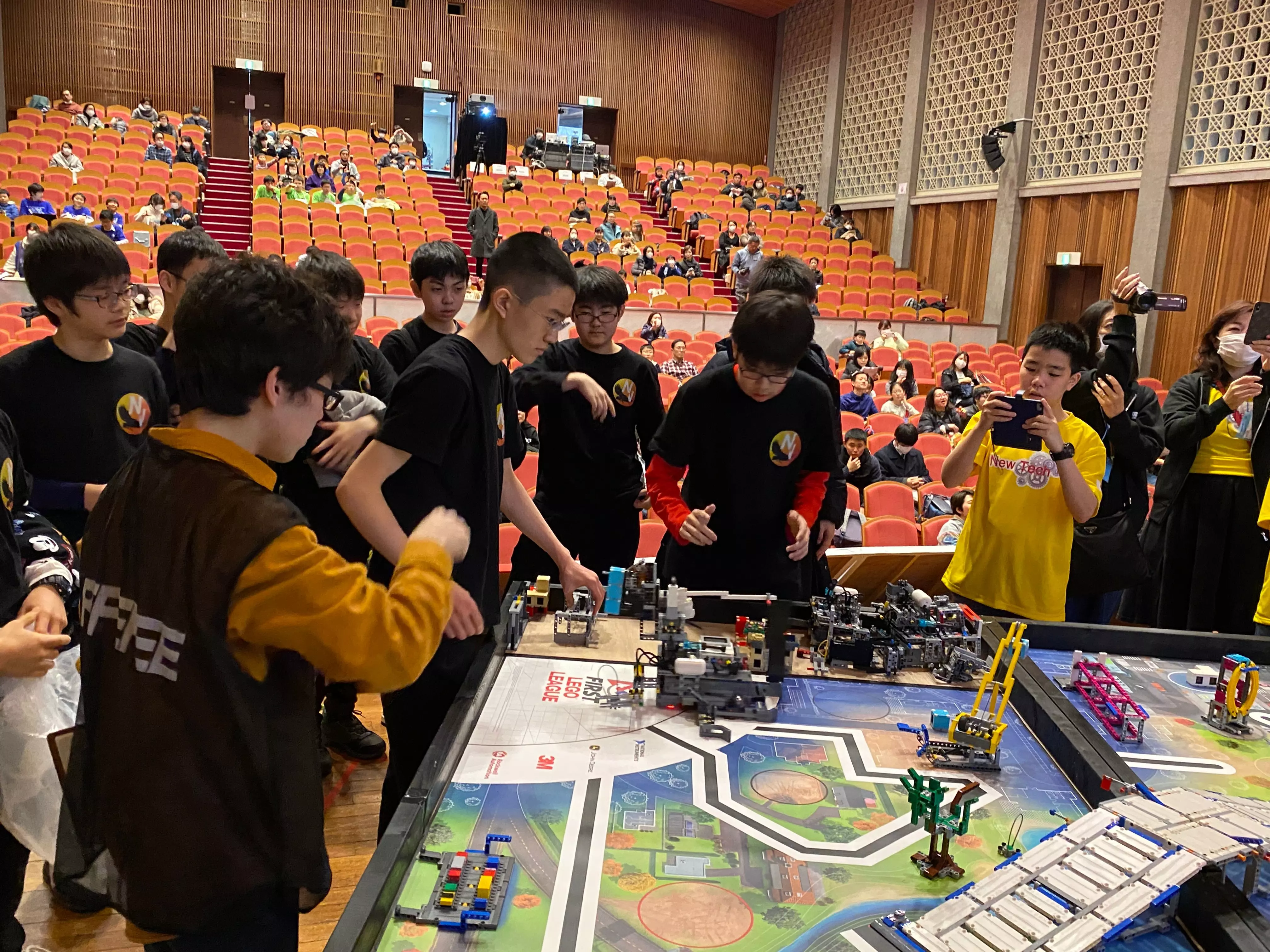FLLチームNorth Japanのロボット競技の様子